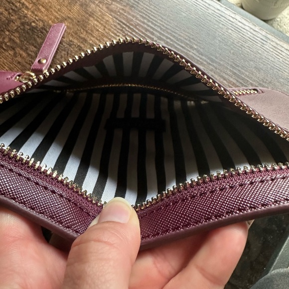 Hudson & Bleeker Passport Wallet - Picture 3 of 3